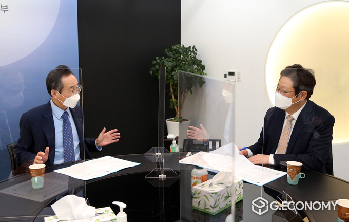 송하진 도지사 국가예산 확보 세종중앙부처방문-황희 문체부장관 면담(사진=전북도청)