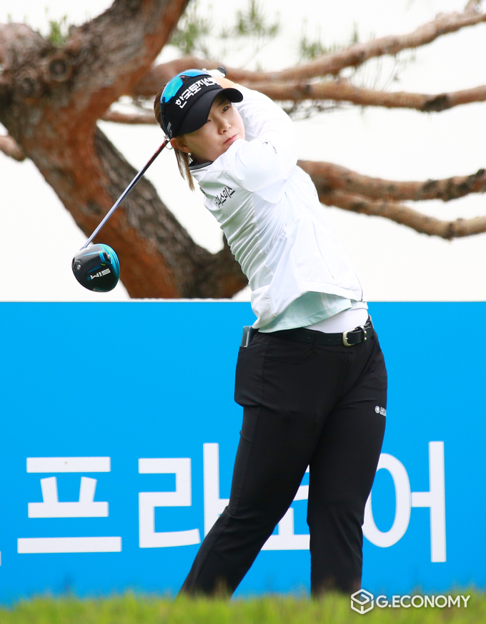 야무지게...2021 두산 매치플레이 챔피언십 임희정 티 샷 (사진 : 조도현 기자)