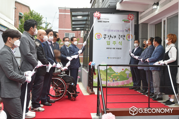 무장애주택 입주식 장면
