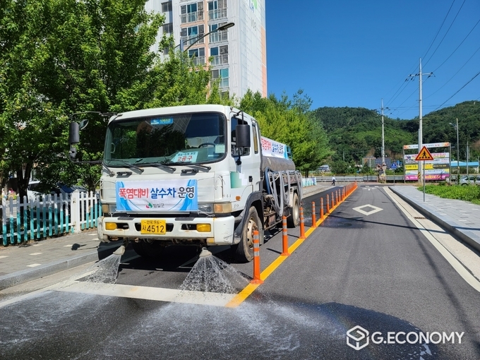 임실군, 폭염 피해 예방 안전대책... 살수차가 수시로 운행중(사진=임실군청)
