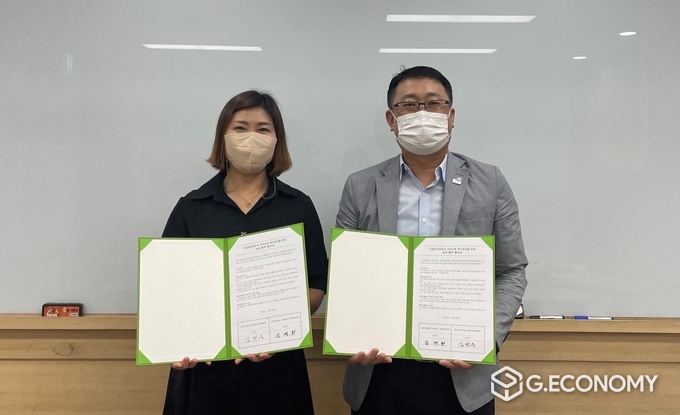굿네이버스 전북지역본부(본부장 김경환)는 완주군건강가정 다문화지원센터(센터장 김정은)와 아동권리옹호 및 지역사회 복지증진 위한 협약을 체결했다고 28일(수) 밝혔다.(사진제공=굿네이버스전북지역본부)
