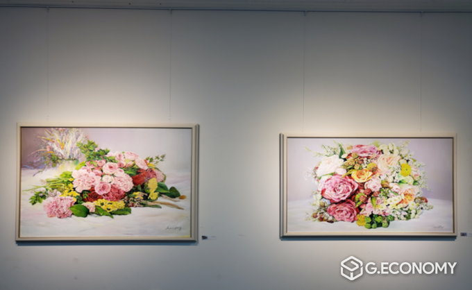 JB Dream Gallery 안은영 작가 초대전 / 서로 어우러져 인간관계를 형성하는 조화로운 세상처럼 시들지 않는 꽃을 보며 공감과 소통이 되는 초대 전시 열어(자료제공=전라북도서울장학숙)