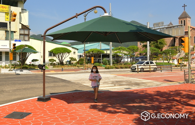 폭염 예방대책 횡단보도 그늘막(사진=순창군청)