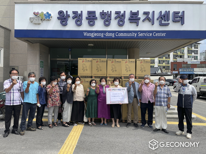 왕정동-거동불편 어르신 보행보조기 전달 (사진=남원시청)