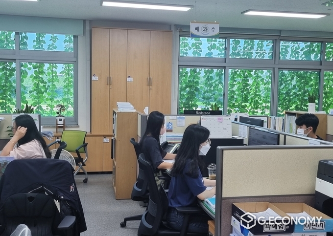 사진=나주시 농업기술센터 내부에서 바라본 녹색커튼