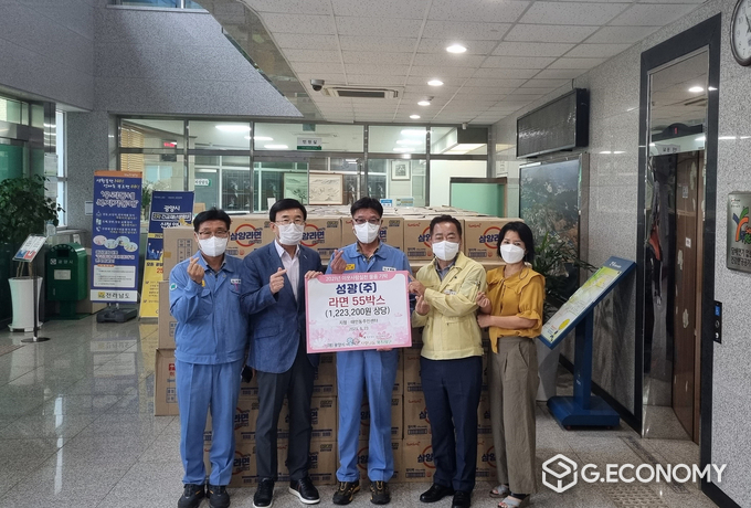 사진=성광(주), 광양시사랑나눔복지재단에 라면 기탁