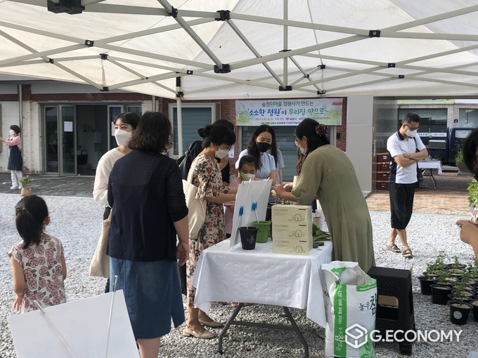 도심 속에서 만난 감성 팜파티(소소한정원 팜파티) (사진=남원시청)