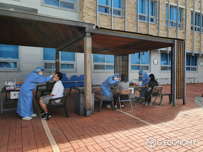 입원실 간호인력 활용 선별진료소 운영(사진=순창군청)