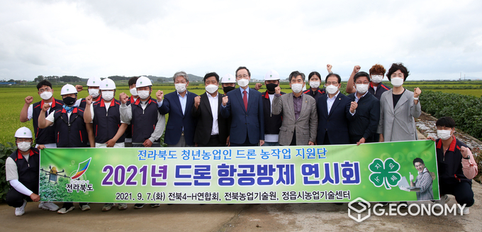 2021청년농업인 드론 항공방제 연시회(사진=전북도청)