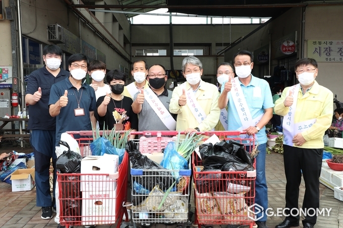 정읍 유진섭시장, 추석 맞이 전통시장 장보기에 앞장(사진=정읍시청)