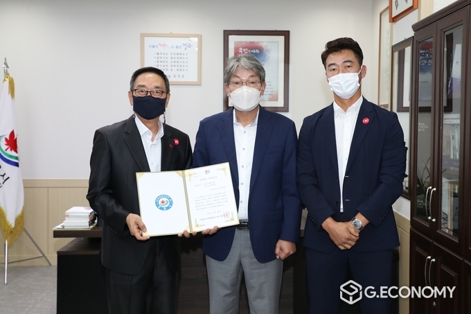 정읍스포츠클럽, 지역 인재 육성을 위한 장학금 기탁(사진=정읍시청)