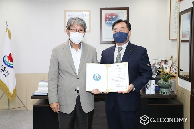 전북서남상공회의소 최종필 회장, 지역인재 양성을 위한 장학금 기탁(사진=정읍시청)