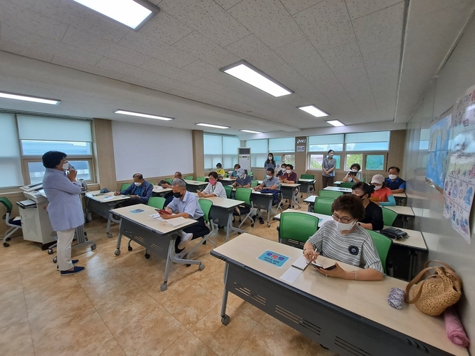 사진=김제시 평새학습관 스마트폰활용교육