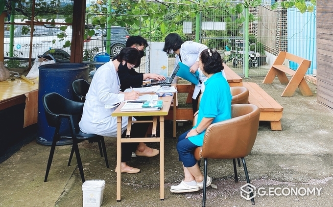 사진=찾아가는 경로당 순회 건강검진