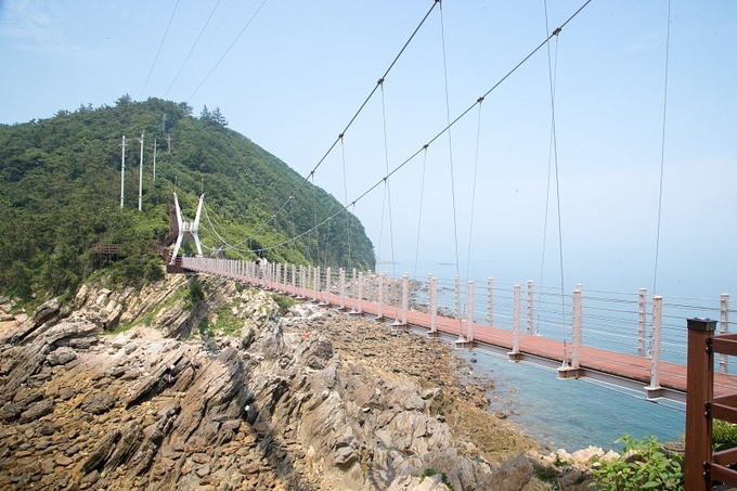 방축도 출렁다리(사진=군산시