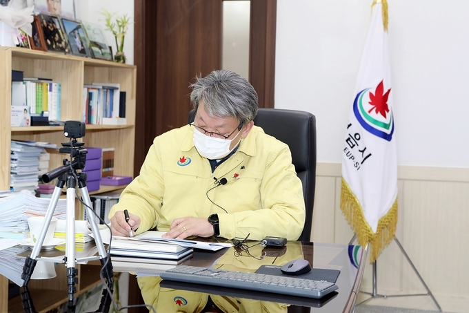 유진섭 시장 25일 간부회의 주재, 가을철 발열성 질환 주의 관리 ‘당부’(사진=정읍시청)