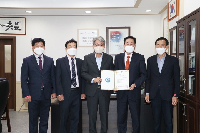 전주개인택시 정읍향우회, 장학금 전달로 고향 사랑 실천(사진=정읍시청)