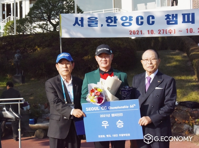 정환 선수는 2021 서울CC 챔피언십 결승에서 14홀 5UP으로 정재송 선수를 누르고 3연패의 위업을 달성했다.