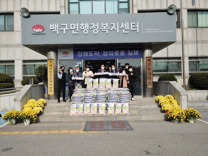 사진= 김제시 백구교회 취약계층위해 백미 100포 기탁