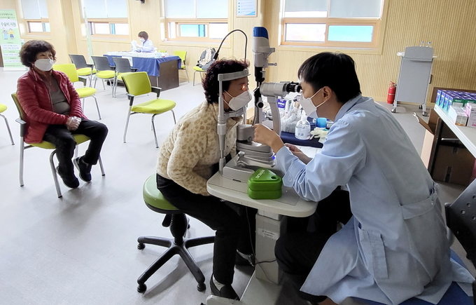어르신 무료안과 진료(사진=순창군청)