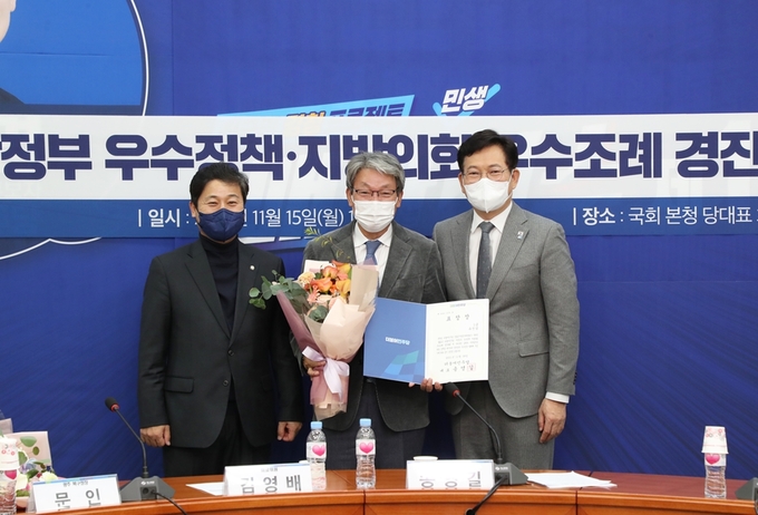 유진섭 시장, 15일 도내 유일‘더불어민주당 우수정책 경진대회’최우수상 수상(사진=정읍시청)