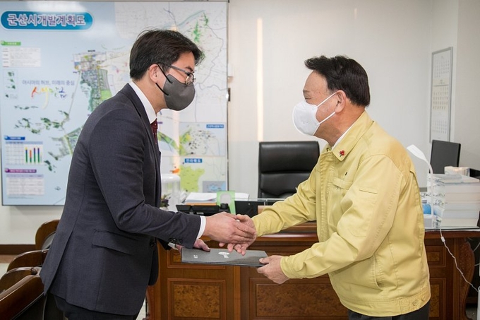 군산시, 법률상담관 ‘최정원 변호사’위촉(사진=군산시)