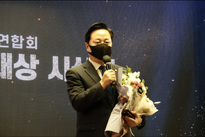 사진=김두관 의원, 소상공인연합회 주관 ‘2021초정대상’ 수상