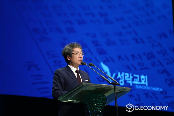 김성현 성락교회 담임목사가 부활절 관련 메시지를 전하고 있다.
