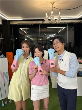 <사진설명>구독자 24.9만명의 ‘홍인규 골프TV’의 홍인규가 26일 유튜브 커머스 방송에서 제스타임 리본 퍼터를 소개하고 있다.