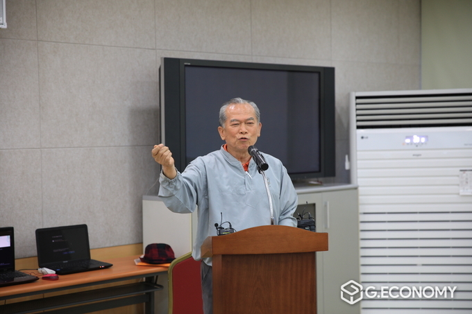 안용태 이사장이 세미나에서 발표하고 있다, 사진=이상효