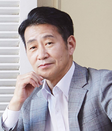 <strong>이승엽</strong><br>
•현) GMK기후환경미래교육연구소 회장<br>
• 현) 세계기후변화상황실(GCCSR)한국대표부 강북지부 대표<br>
• 현) 글로벌교육세계지원본부IO-WGCA 전문위원<br>
• 현) 생태환경디자인컨설팅 이사<br>
• 현) ㈜한교육 인천총괄지사장<br>
• 현) (사)세계청소년동아리연맹 총괄본부장<br>
• 현) (재)국제문화예술기구 총괄본부장<br>
• 현) (유)서해항공방재 서울지사 대표<br>
• 현) 강사천국사회적협동조합 대표<br>
• 현) 한마음사회복지재단 서울시지회 대표