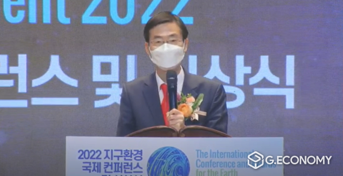 국민의힘 5선 조경태 의원(부산 사하구 을)이 지구환경 국제컨퍼런스 및 시상식에서 개회사를 전했다