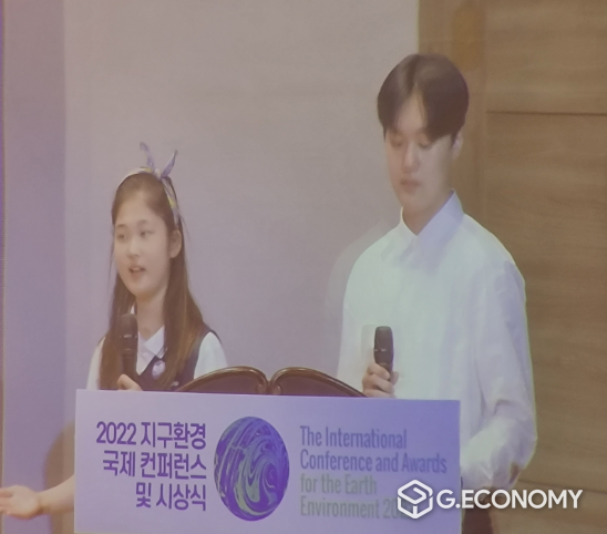 미국조지아 대학교 이현 오른쪽) 심석초교 김주하 (왼쪽)
