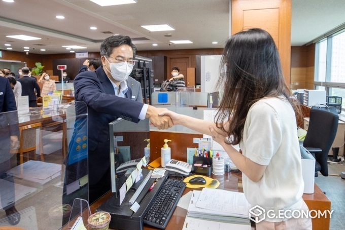 경기신용보증재단을 찾은 김동연 경기도지사 (사진제공=경기도청)