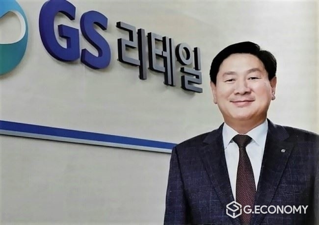 GS25의 GS리테일 오너 일가이자 대표자인 허 부회장은 GS25 남혐 파문이 일어난 2021년 5월 초, 아무런 반응을 내놓지 않았다. 월급쟁이인 조윤성 사장만 4일 일반시민들은 접근할 수 없는 가맹점주용 게시판에 사과문과 유사한 글을 올렸다(사진=포쓰채널)