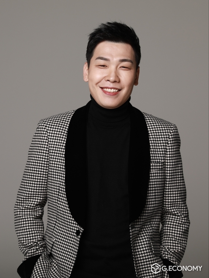 배우 백봉기, KIA 승리기원 시구(사진=KIA 타이거즈)