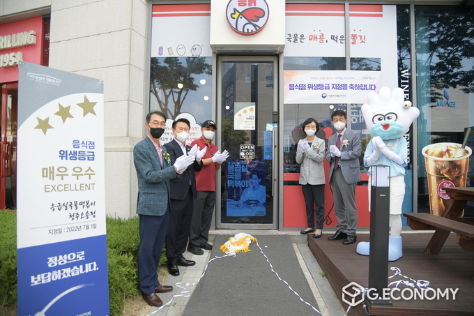 식품의약품안전처 오유경 처장, 위생등급제에 참여업소 방문(사진=식약처)