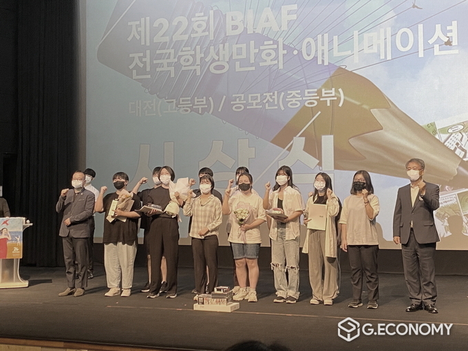 제22회 BIAF 학생만화 애니메이션대전 수상자 단체사진 , 사진제공=히어로애니미술학원