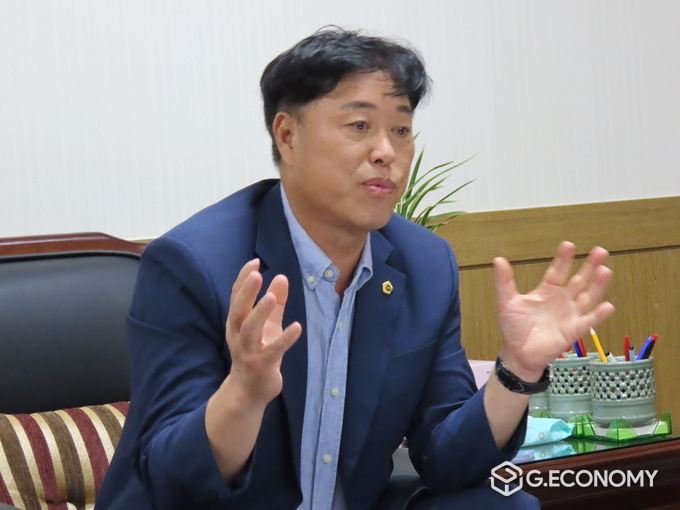 15일 도시안전건설위원회 사무실에서 연합인터뷰 중인 송도호 위원장 (사진=서울연합기자단)