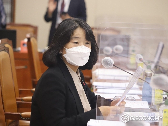 윤미향 의원_국정감사질의(사진=윤미향 의원)