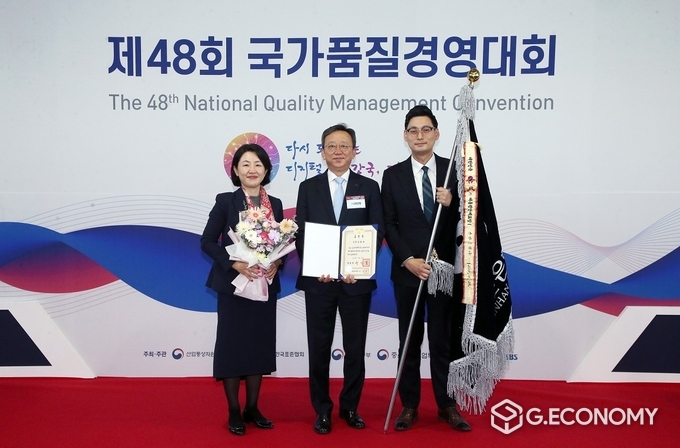 신한은행, 국가품질혁신상 탄소중립 부문 대통령 표창을 수상(사진=신한은행)