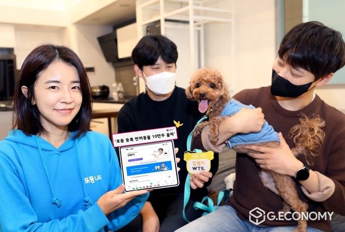 LG유플러스 직원들이 포동 서비스를 소개하고 있는 모습(사진=LG유플러스)