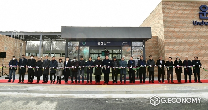 운천역 건립 준공 기념식 테이프 커팅 장면 (사진=파주시)