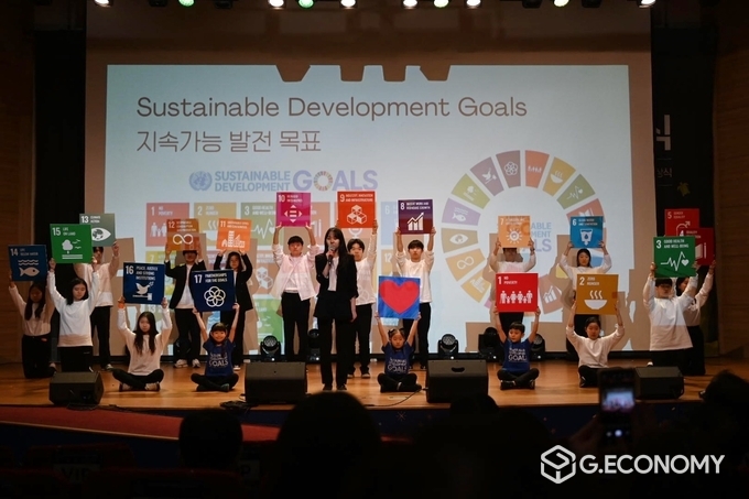 ‘지구환경 국제 컨퍼런스 및 시상식’에서 ‘청소년 UN SDGs 실천방안 발표’가 있었다. (사진제공: SNS기자연합회)