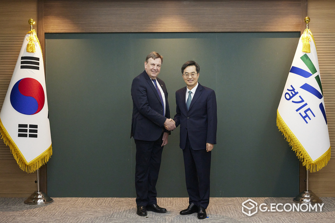 (좌측부터) 존 위팅데일 영국 무역특사, 김동연 경기도지사