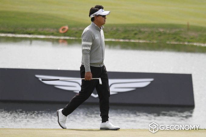 박상현이 30일 KOREA CHAMPIONSHIP PRESENTED BY GENESIS’ FR에서 9번 홀 그린으로 이동하고 있다.