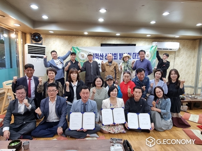 원적산 산악회 발기인대회 단체사진.