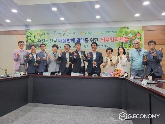 지난 15일 순천시와 웅진식품, 순천농협이 순천산 가공용 매실 판매 활성화를 위한 업무협약을 체결했다_순청시청 제공