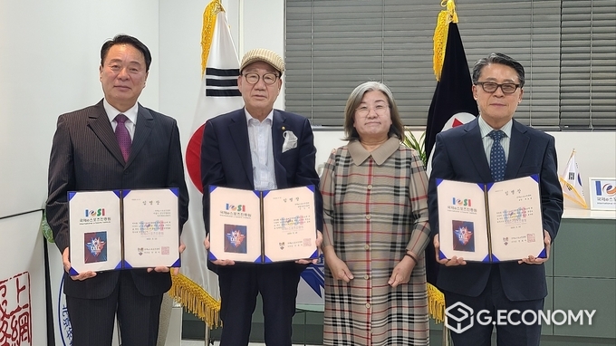 (왼쪽부터)국제e스포츠진흥원 김석찬 서울시연합회 회장, 강장욱 파랑새본부 총재, 전옥이 이사장, 박노욱 진흥원 회장 / 뉴스아이이에스