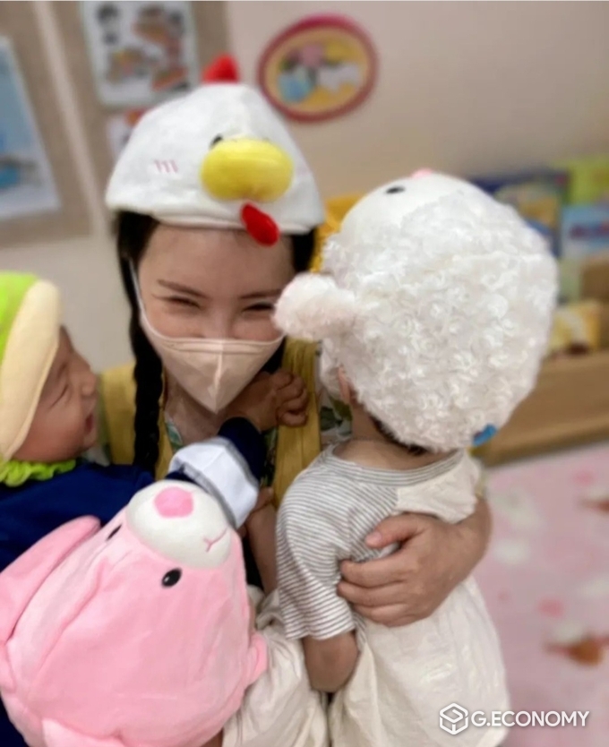 세계인의 날 모델로 행사에 참석한 박은경 씨는 충주 신나는 어린이집 원장이기도 하다.